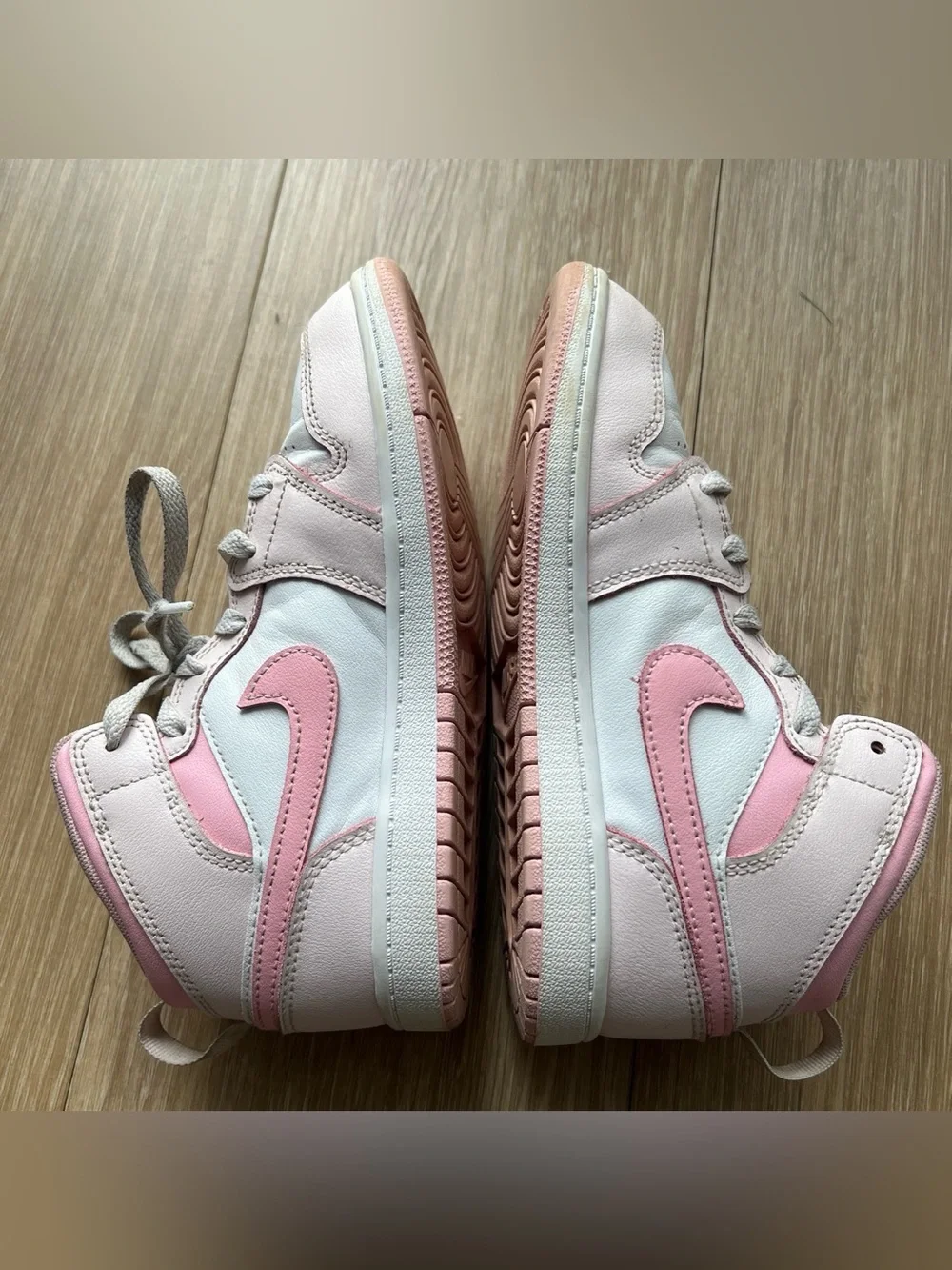 Jordan 1 mid pink trainers #sneakers #lifestyle